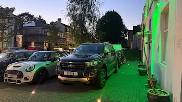 Iron/ironing board, free WiFi