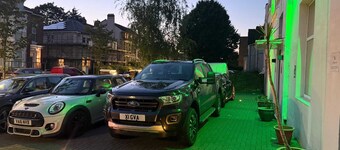 Spacious First-Floor Super King or Twin Studio Apartment with Free Parking