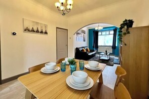 Dining - Bramhall House (Cleethorpes)