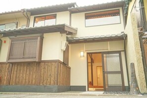 Exterior detail - Kyobu Kiyomizu (Kyoto)