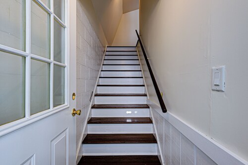 Charming cottage sleeps 3- river views in Jeffersonville - Utica, IN