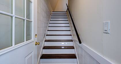 Charming cottage sleeps 3- river views in Jeffersonville - Utica, IN