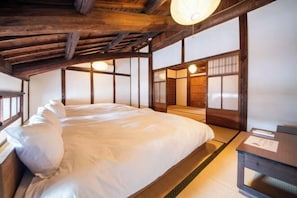 A traditional Japanese-style room with tatami flooring, a low wooden ceiling, and sliding doors. - Ranjatai (Nara)
