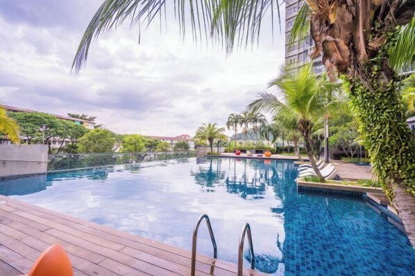 حمام سباحة خارجي