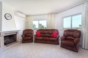 Cots/infant beds - BnB Homes Large Fully Equipped Apartment with 2 Bedrooms, Swimming Pool & Patio (Albufeira)