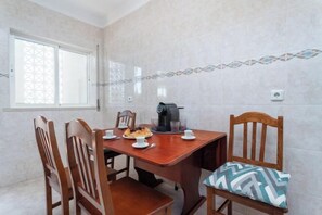 Cots/infant beds - BnB Homes Large Fully Equipped Apartment with 2 Bedrooms, Swimming Pool & Patio (Albufeira)