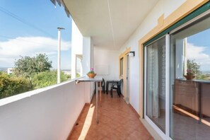 Cots/infant beds - BnB Homes Large Fully Equipped Apartment with 2 Bedrooms, Swimming Pool & Patio (Albufeira)