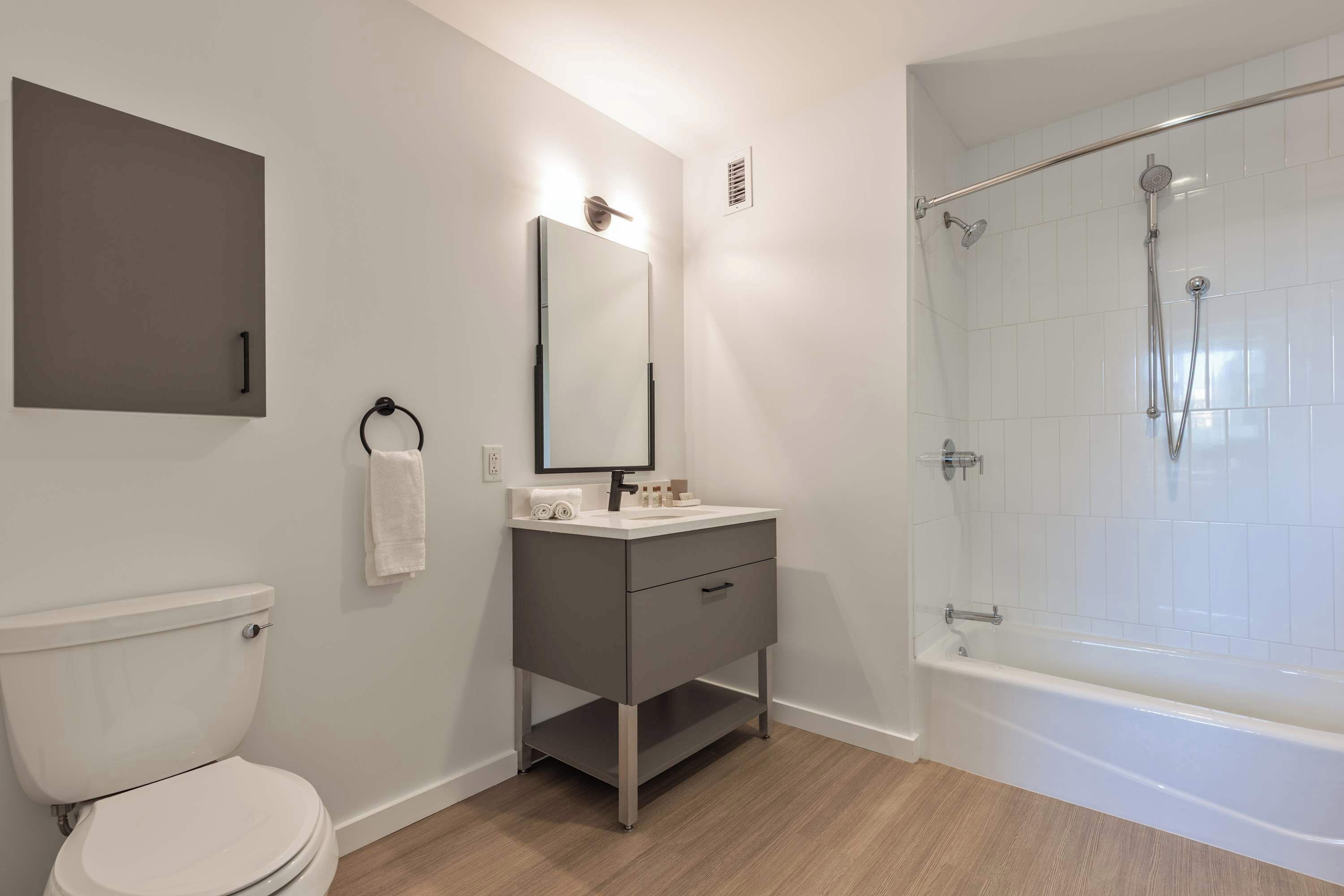 تجهيزات دش، مجففات شعر، مناشف