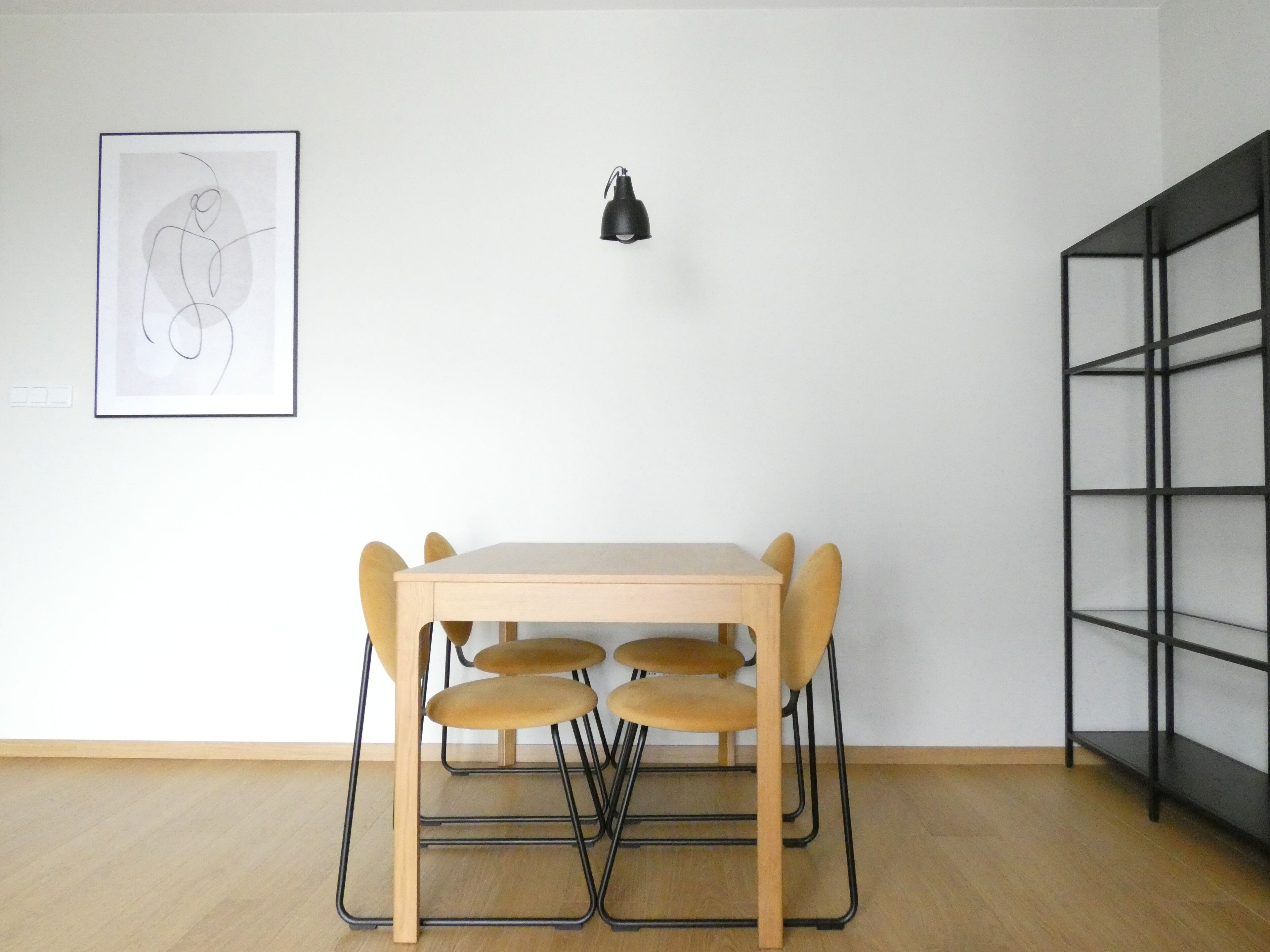 Lejlighed - balkon | Spisning på værelset