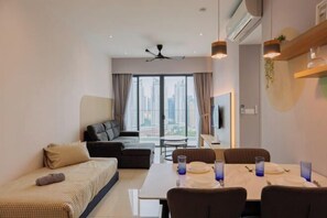 Living area - Datum Jelatek Residence by FEEL HOME (Ampang)