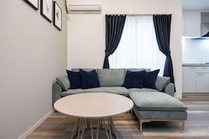 Room - WARAKU (Osaka)