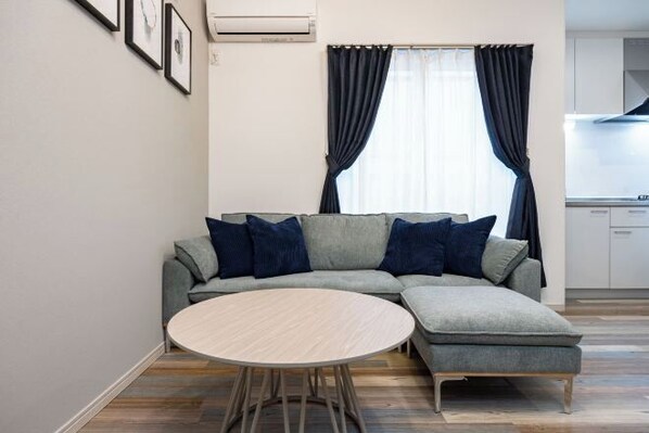 Room - WARAKU (Osaka)