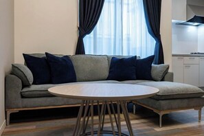 Room - WARAKU (Osaka)