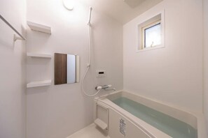 Room - WARAKU (Osaka)