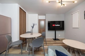 Room - WARAKU (Osaka)