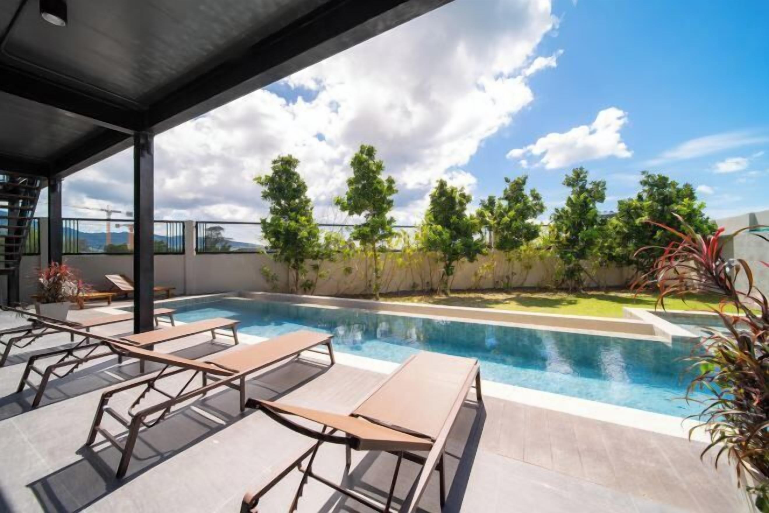 حمام سباحة خارجي