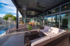 Outdoor dining - Modern Industrial Style 6 Bedroom Private Pool Villa in Bang Tao, Phuket (Phuket)