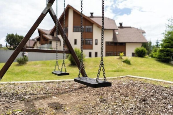 Garden - Luxescape-No 2306-Traumaussicht-Ski & Wandergebiet-Paragleiten-Langlauf-Parkplatz (Treffen bei Villach)