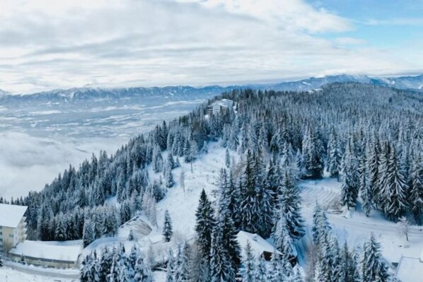 Unclassified image, 1 of 14, button - Luxescape-No 2306-Traumaussicht-Ski & Wandergebiet-Paragleiten-Langlauf-Parkplatz (Treffen bei Villach)