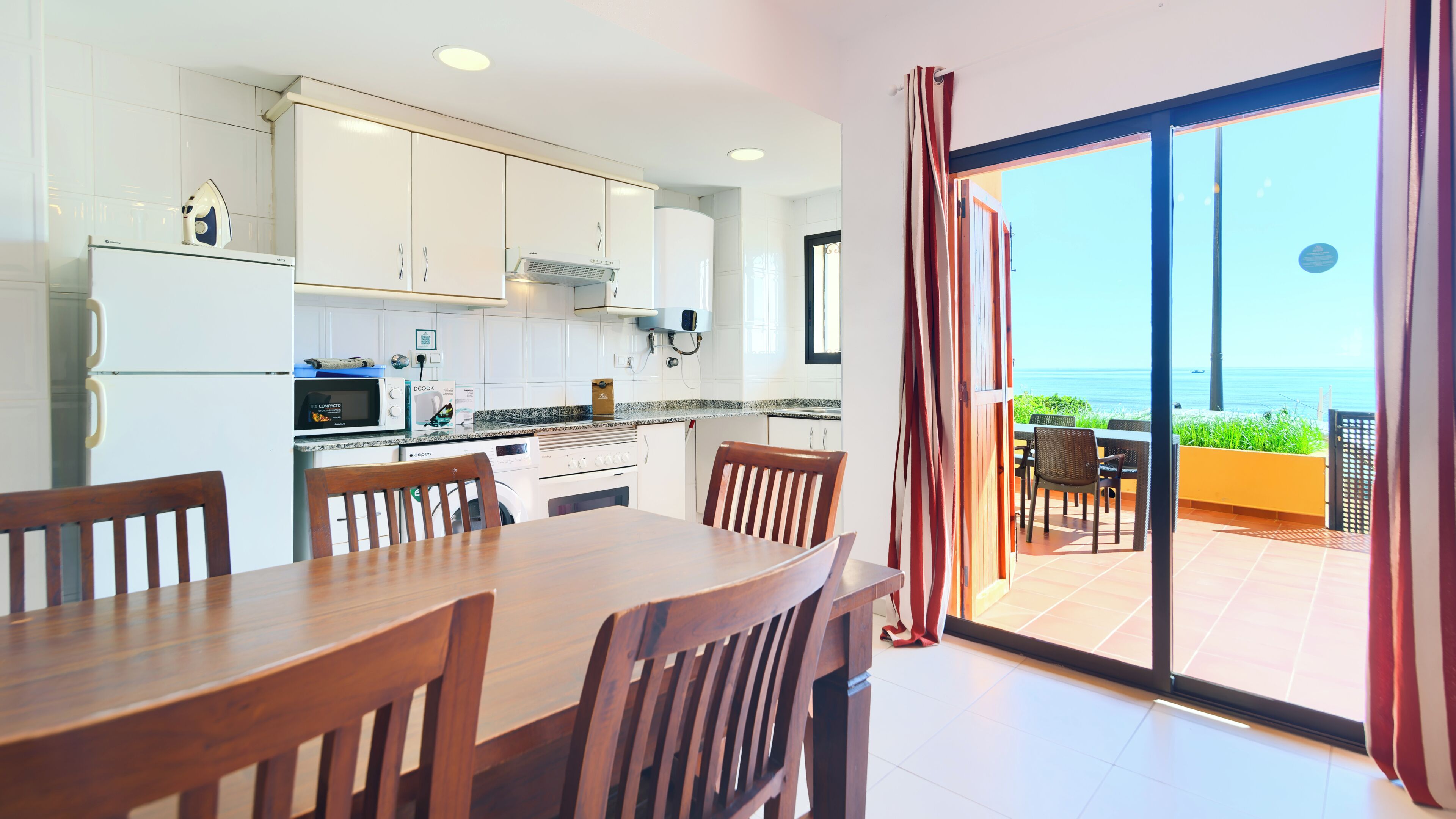 Comfort Apartment, Sea View, Beachfront | Living area
