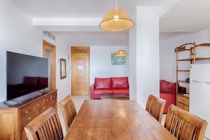 Appartement Confort, balcon, vue sur la mer | Aire de séjour