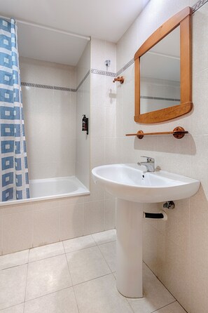 Comfort Apartment, Balcony, Sea View | Bathroom | Towels - Sea You Aptos Valencia Port Saplaya  (Port Saplaya)