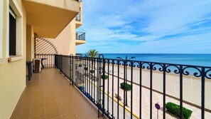 Apartamento Confort, 2 baños, vistas al mar | Terraza o patio