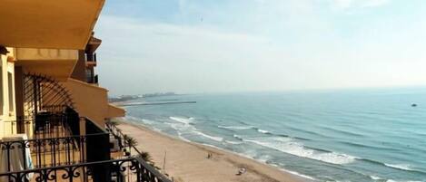 Spiaggia | Sulla spiaggia, sabbia bianca