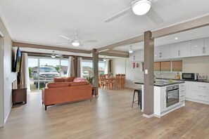 Interior - Coal d' Vine Entertainer - Cessnock NSW (Cessnock)