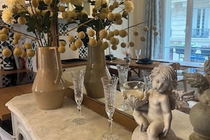 Unclassified image, 2 of 14, button - Beautiful apartment Near Opera (Paris)
