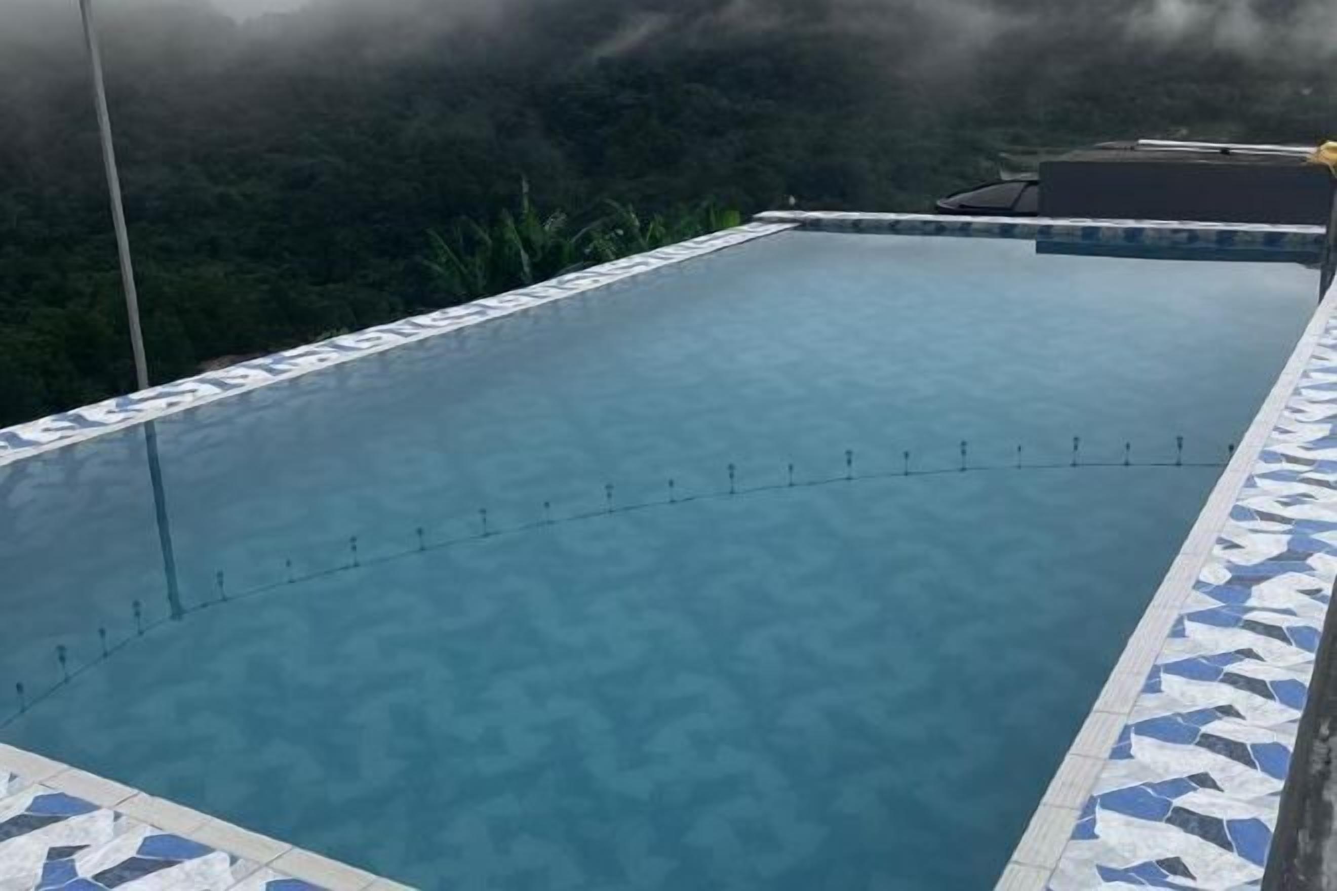 حمام سباحة خارجي