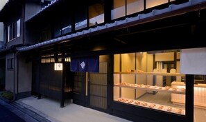Outdoor dining - Kyo No Ondokoro Takeyamachi #8 (Kyoto)