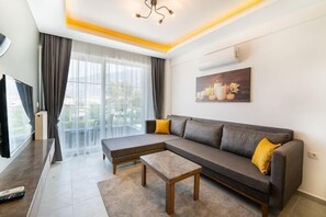 Room - Midpoint Suites - Deluxe Suite 104 (Oludeniz Mahallesi)