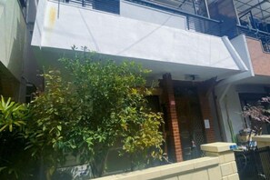 Unclassified image, 4 of 12, button - fu yuan (Osaka)