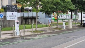 A street with a sign for 'Perfect Nails' and a mural of a character on a building. - E&E Apartments Free Parking / Sports Arena LJ (Bezigrad District)