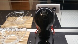 A kitchen counter with a black coffee machine, a glass bowl, and a white keyboard. - E&E Apartments Free Parking / Sports Arena LJ (Bezigrad District)