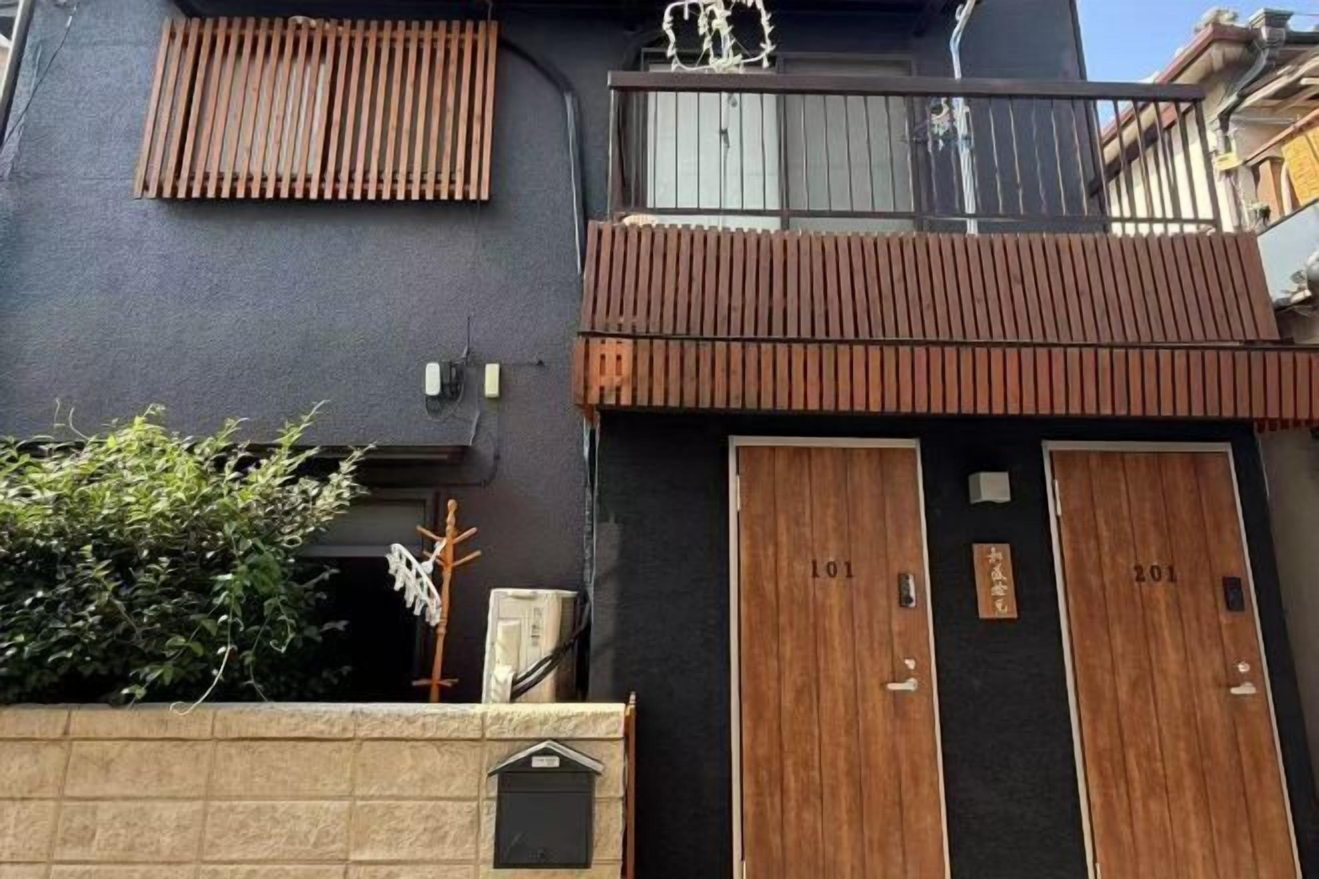 المنشأة من الخارج