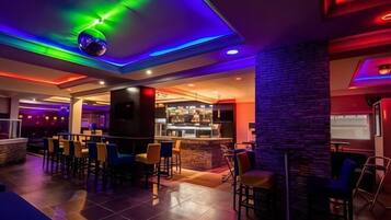 Bar (trong khuôn viên)