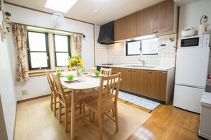 Unclassified image, 3 of 21, button - Sakura Retreat (Tokyo)