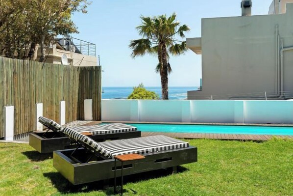 Property amenity - Neighbourgood 1st Crescent (Cape Town)