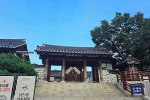 Point of interest - Renovation #3 minutes from Chungmuro Station #Near Myeong-dong #Luggage storage service (Seoul)