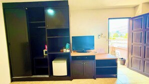 Room, 1 Bedroom, Pool View | Room amenity