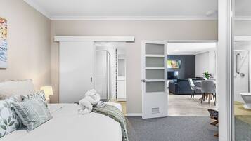 2 bedrooms, iron/ironing board, free WiFi
