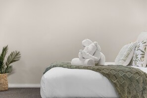 2 bedrooms, iron/ironing board, free WiFi