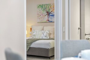 2 bedrooms, iron/ironing board, free WiFi