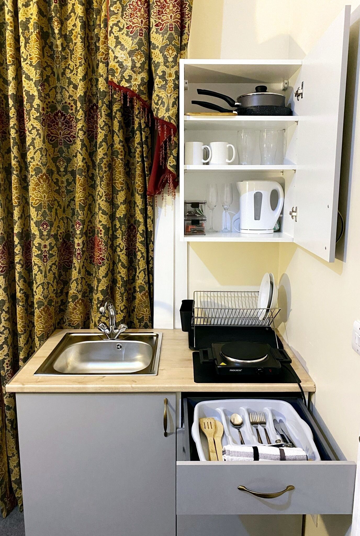 Deluxe Studio | Private kitchen