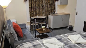 Studio Deluks | Setrika/meja setrika dan Wi-Fi gratis