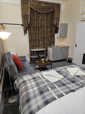 Deluxe Studio | Iron/ironing board, free WiFi