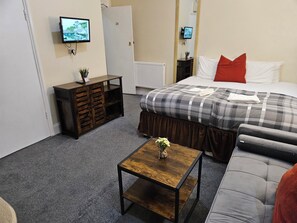 Deluxe Studio | Iron/ironing board, free WiFi - Studio 24-Free Private Parking (Portsmouth)