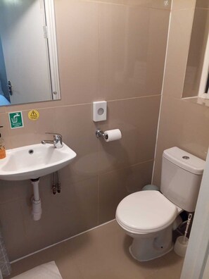 Studio Deluks | Kamar mandi